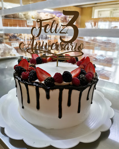 Pasteleria Y Panaderia "Adrianita"