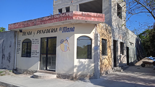 TIENDA Y PANADERIA El Maná.