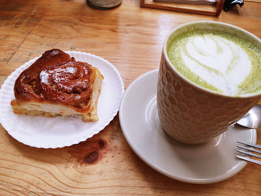 Veintidós Café