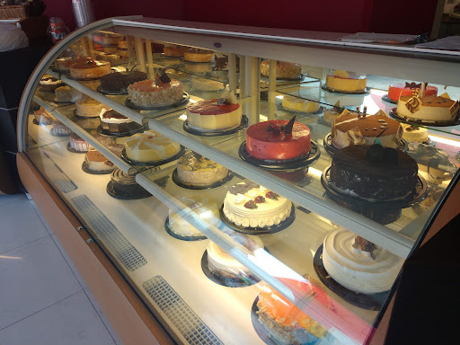 LE PETIT cafetería y pastelería
