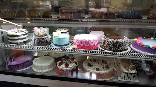 La Roca Bakery /panaderia y pasteleria.